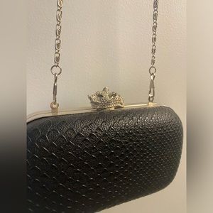 NEW cross-body bag with panther clasp